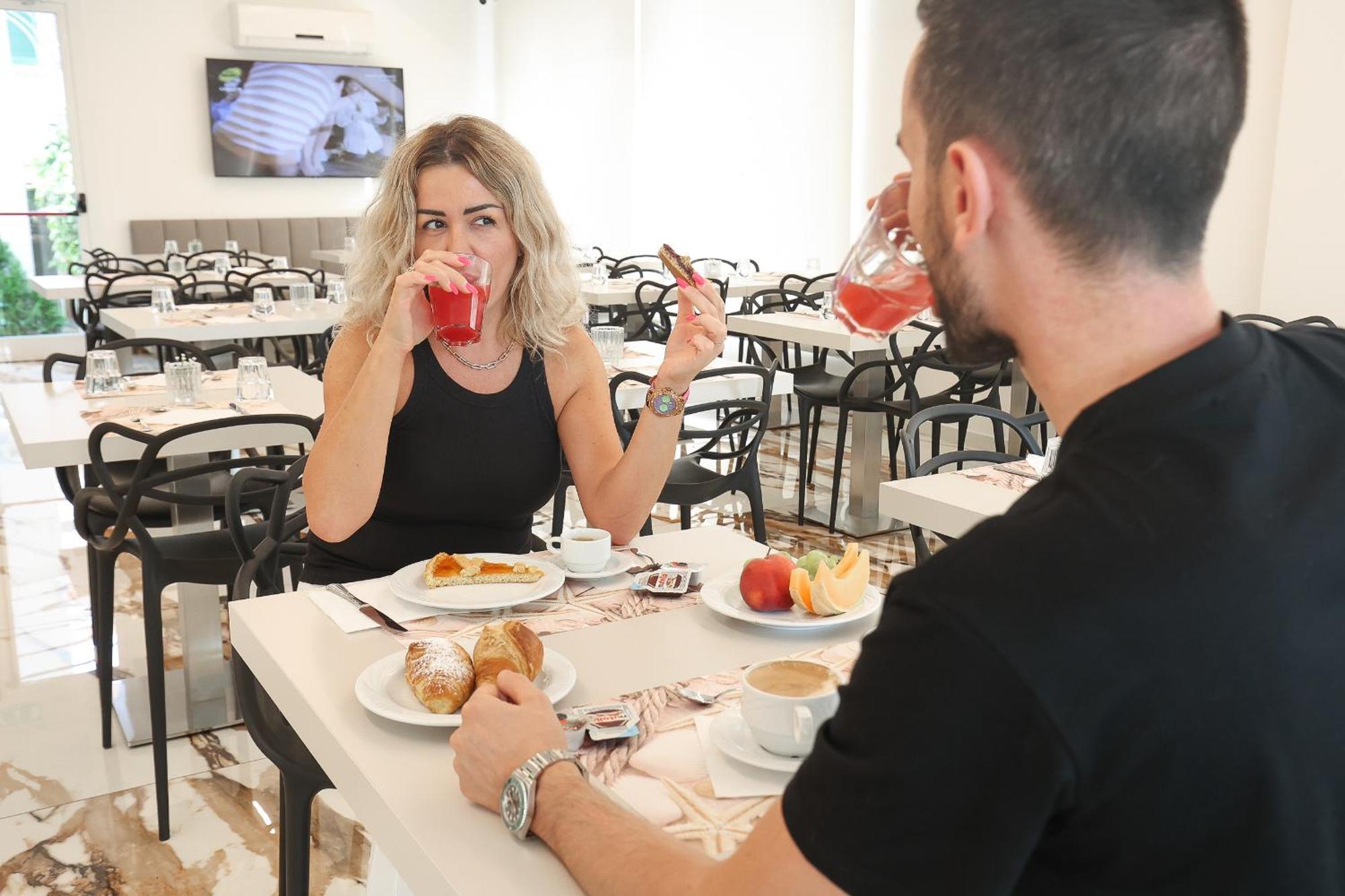 Hotel Cenisio Rimini Eksteriør billede